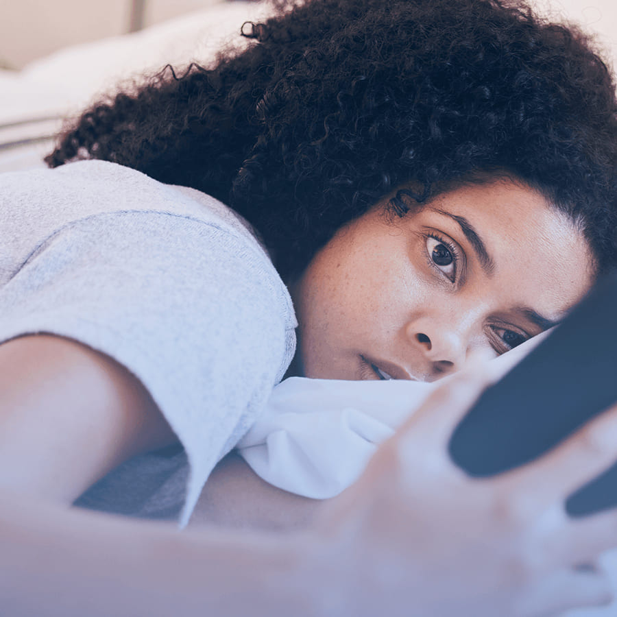 Protéger sa santé mentale en période de surinformation : conseils pratiques